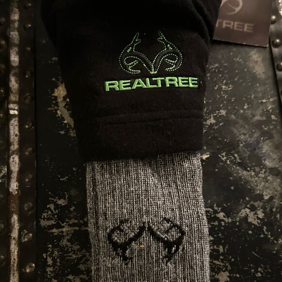 NEW Realtree Beanie and Socks Set - Picture 1 of 2